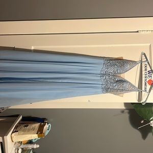 Faviana prom dress fits size 6 altered to fit 5’4 height